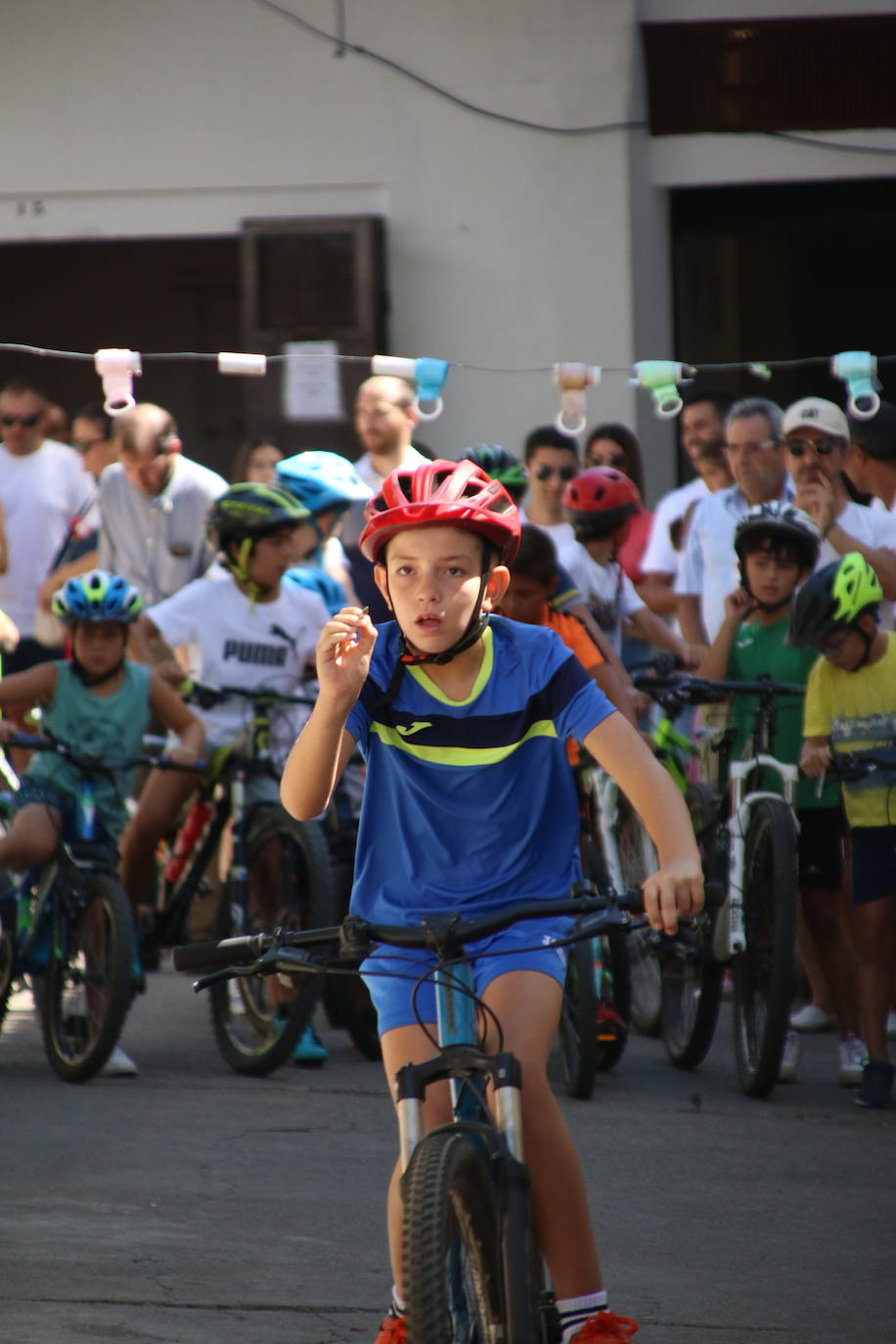 Fotos: Los más pequeños disfrutan con los juegos tradicionales en la «velá» del barrio de los Santos Mártires