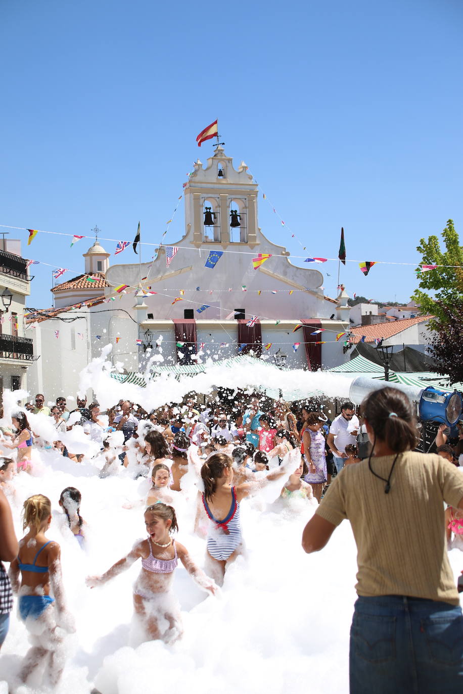 Fotos: Los más pequeños disfrutan con los juegos tradicionales en la «velá» del barrio de los Santos Mártires
