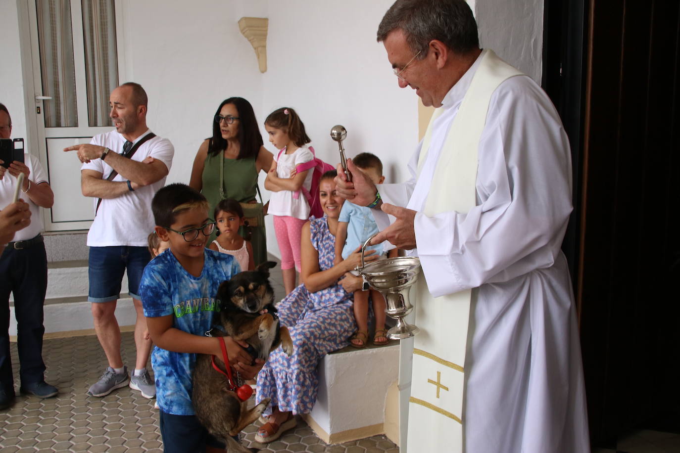 Fotos: La «velá» del barrio de San Roque continúa con la tradicional bendición de animales y los juegos infantiles