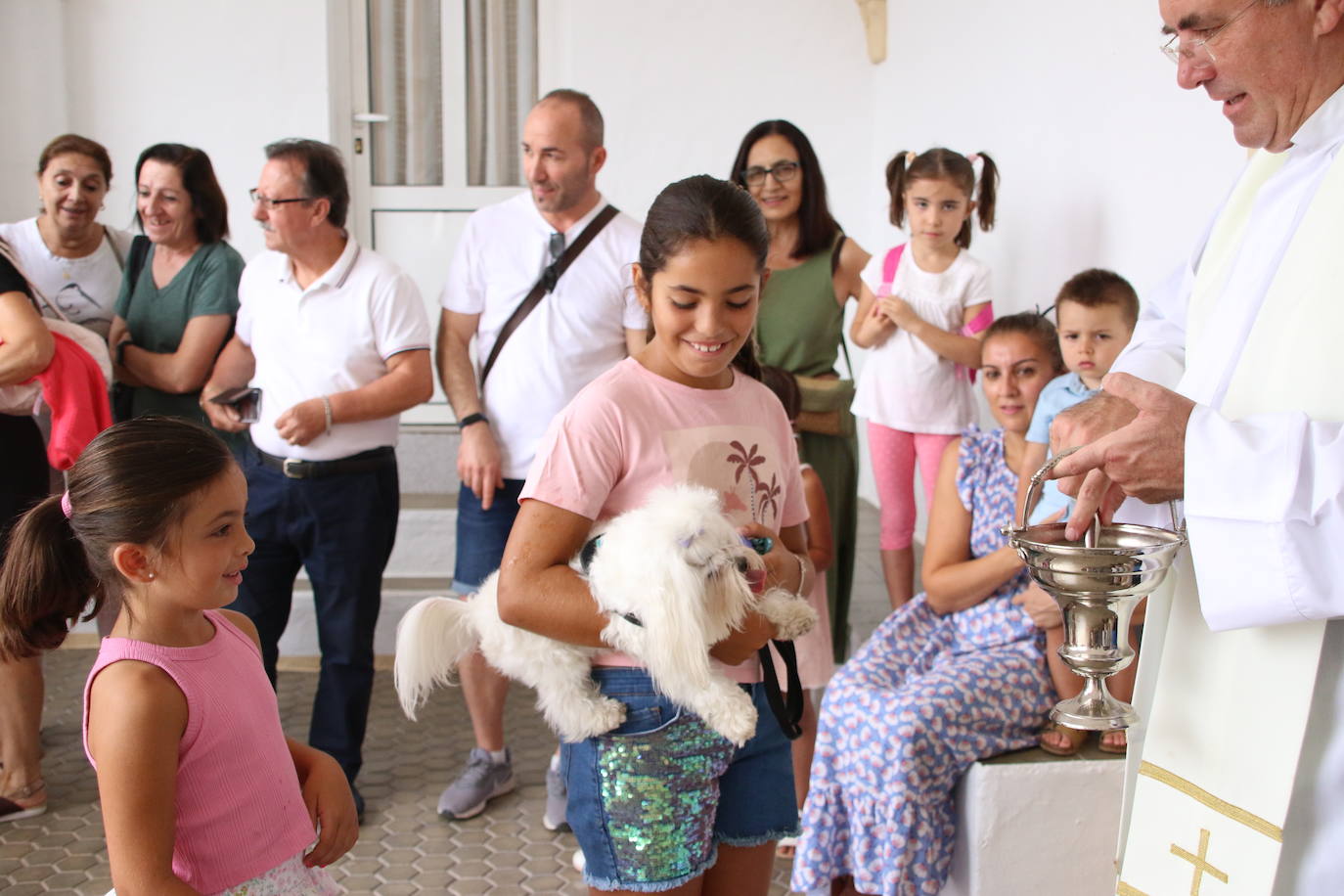 Fotos: La «velá» del barrio de San Roque continúa con la tradicional bendición de animales y los juegos infantiles