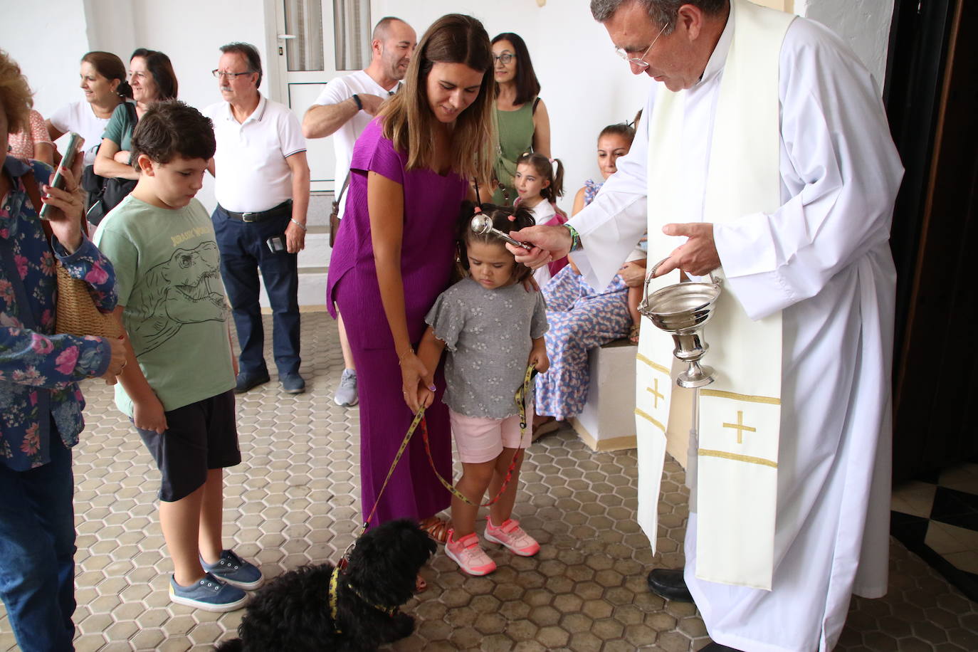 Fotos: La «velá» del barrio de San Roque continúa con la tradicional bendición de animales y los juegos infantiles