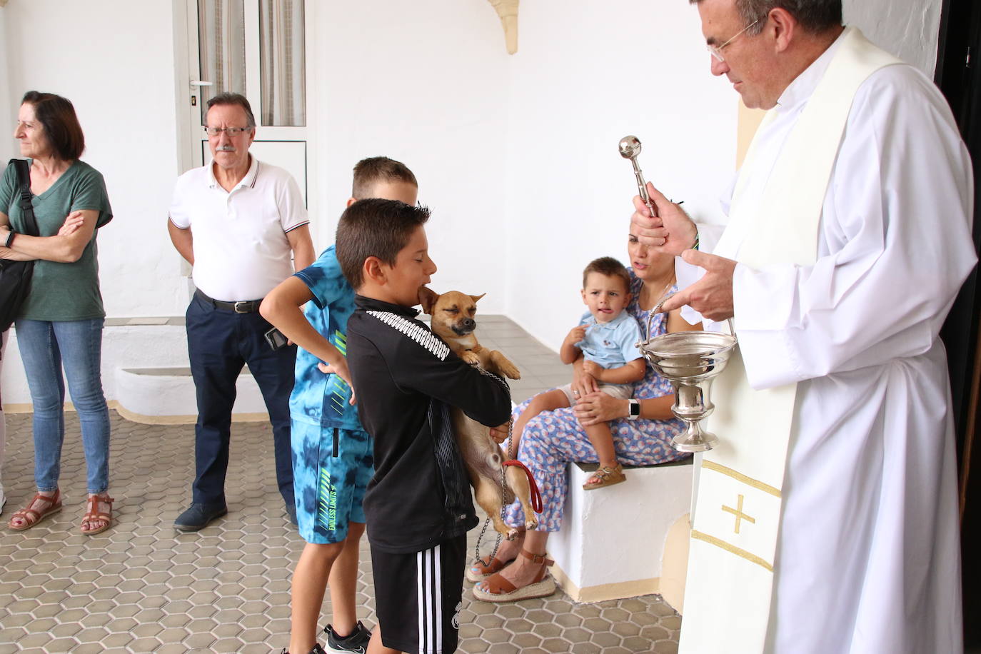 Fotos: La «velá» del barrio de San Roque continúa con la tradicional bendición de animales y los juegos infantiles