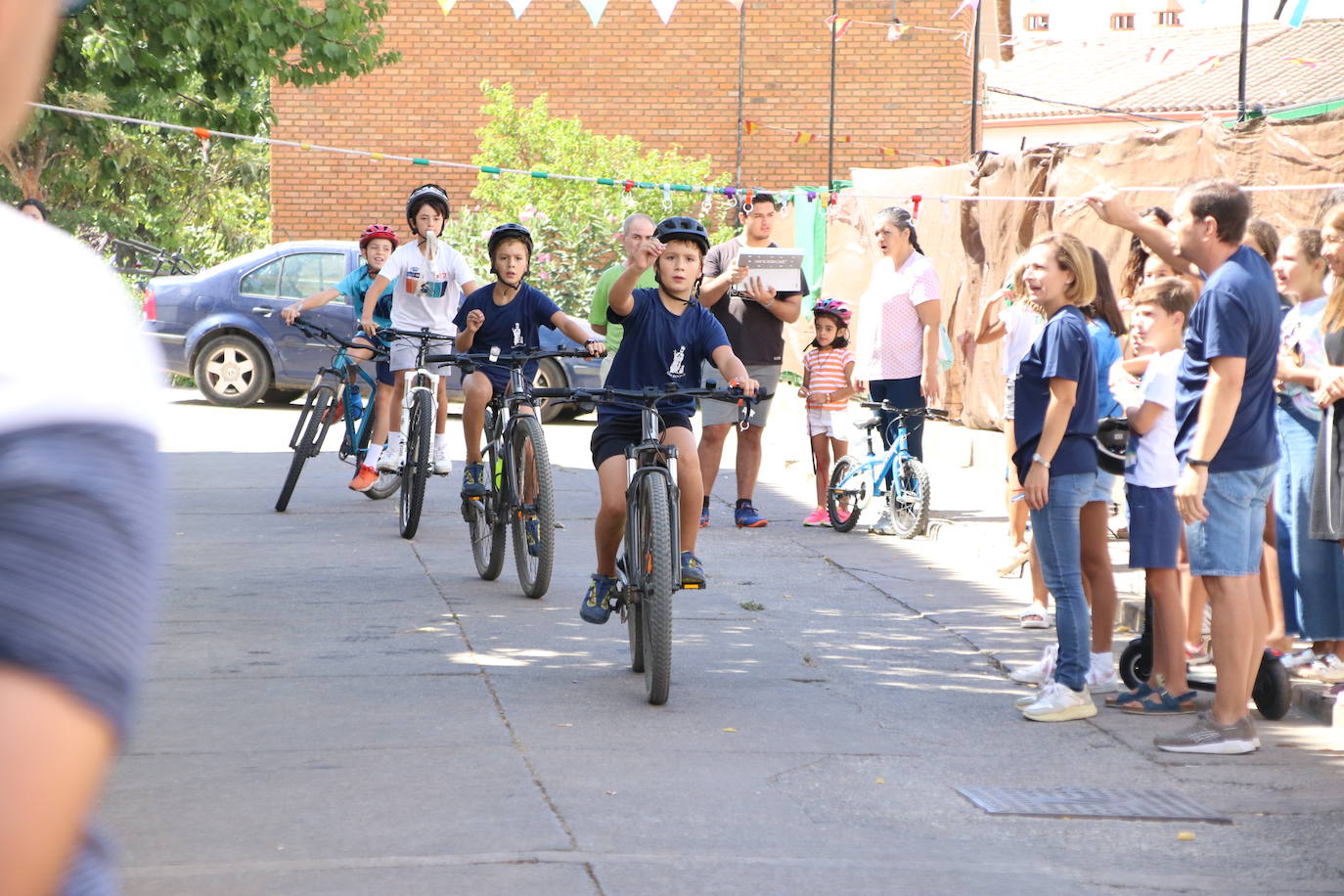 Fotos: La «velá» del barrio de San Roque continúa con la tradicional bendición de animales y los juegos infantiles