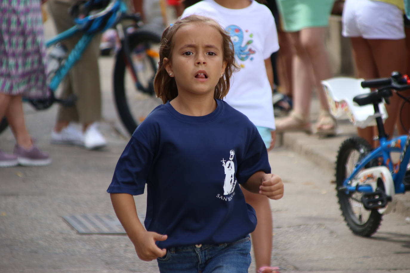 Fotos: La «velá» del barrio de San Roque continúa con la tradicional bendición de animales y los juegos infantiles