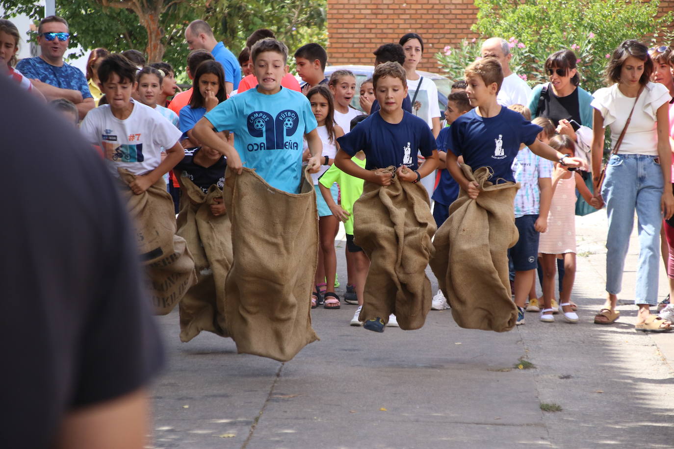 Fotos: La «velá» del barrio de San Roque continúa con la tradicional bendición de animales y los juegos infantiles