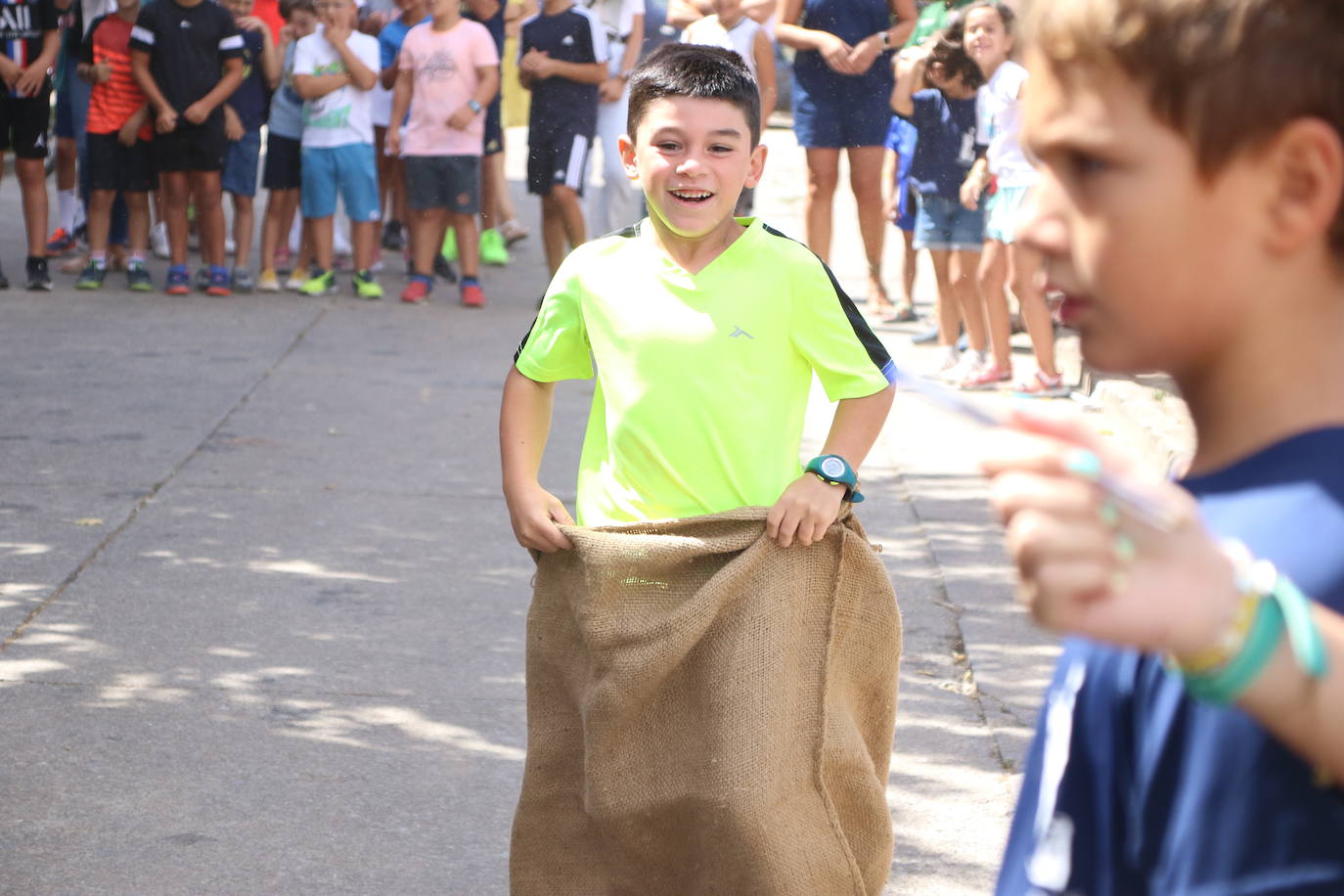Fotos: La «velá» del barrio de San Roque continúa con la tradicional bendición de animales y los juegos infantiles