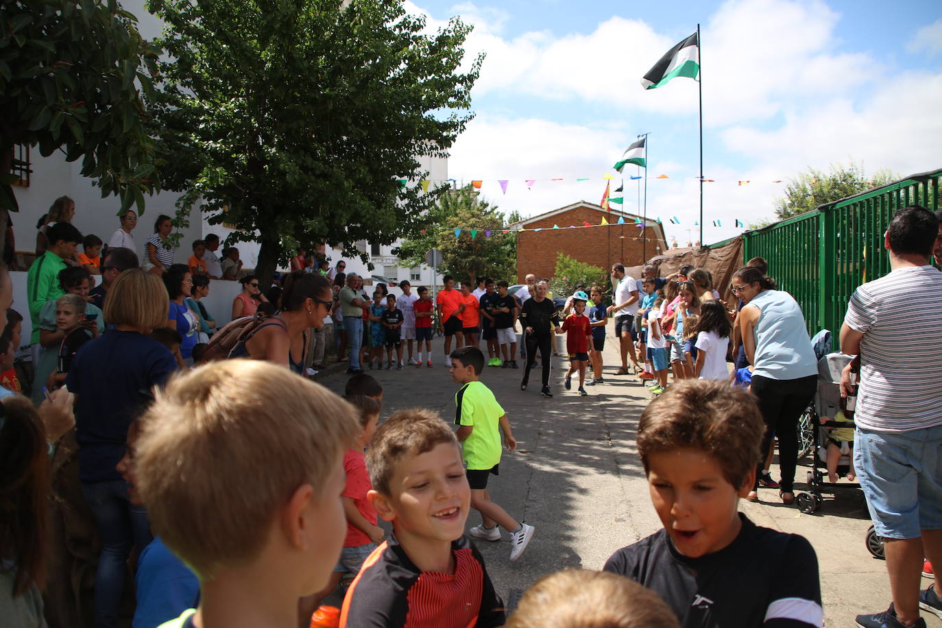 Fotos: La «velá» del barrio de San Roque continúa con la tradicional bendición de animales y los juegos infantiles