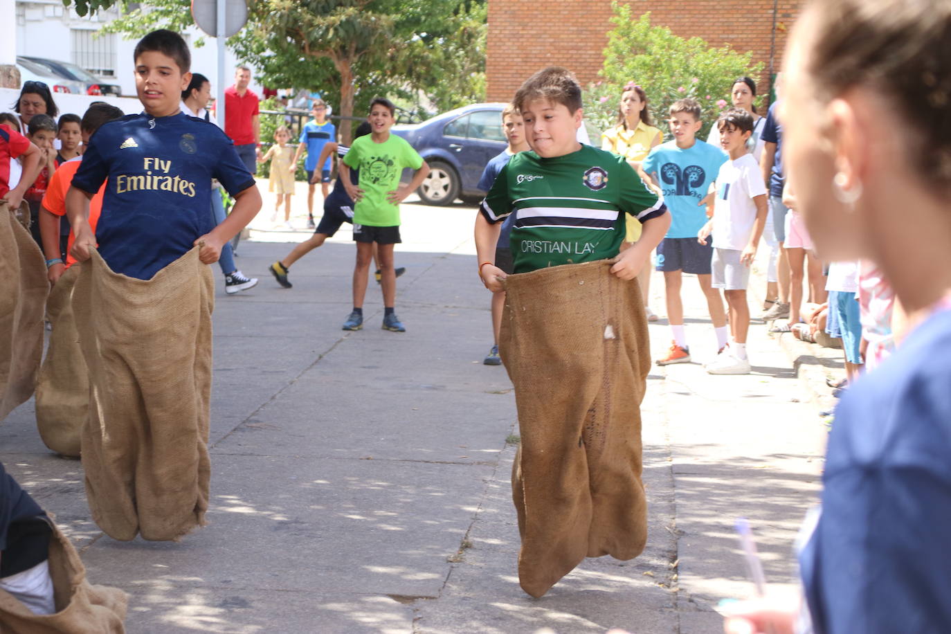 Fotos: La «velá» del barrio de San Roque continúa con la tradicional bendición de animales y los juegos infantiles