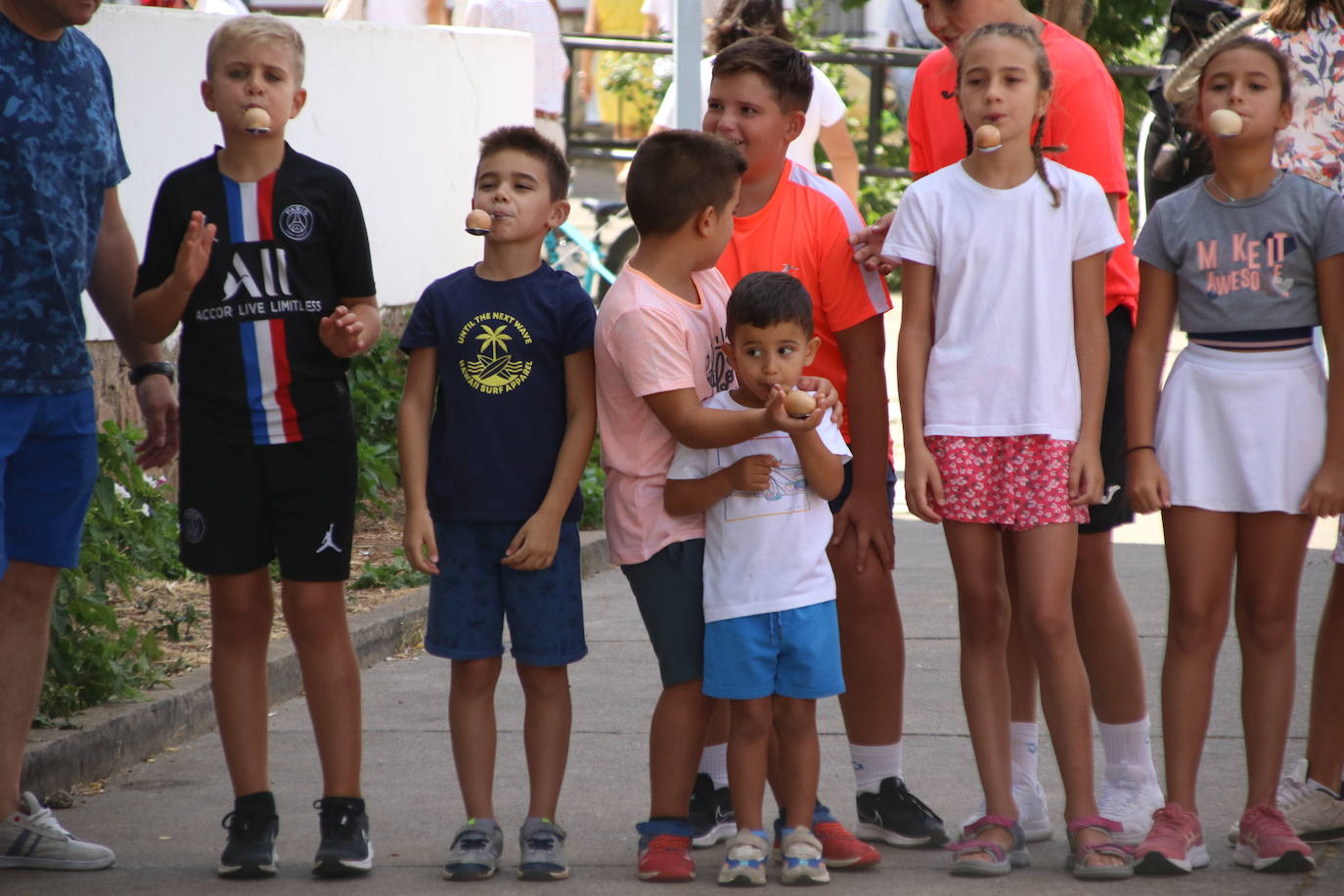 Fotos: La «velá» del barrio de San Roque continúa con la tradicional bendición de animales y los juegos infantiles