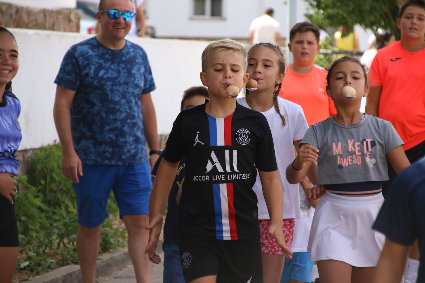 Fotos: La «velá» del barrio de San Roque continúa con la tradicional bendición de animales y los juegos infantiles
