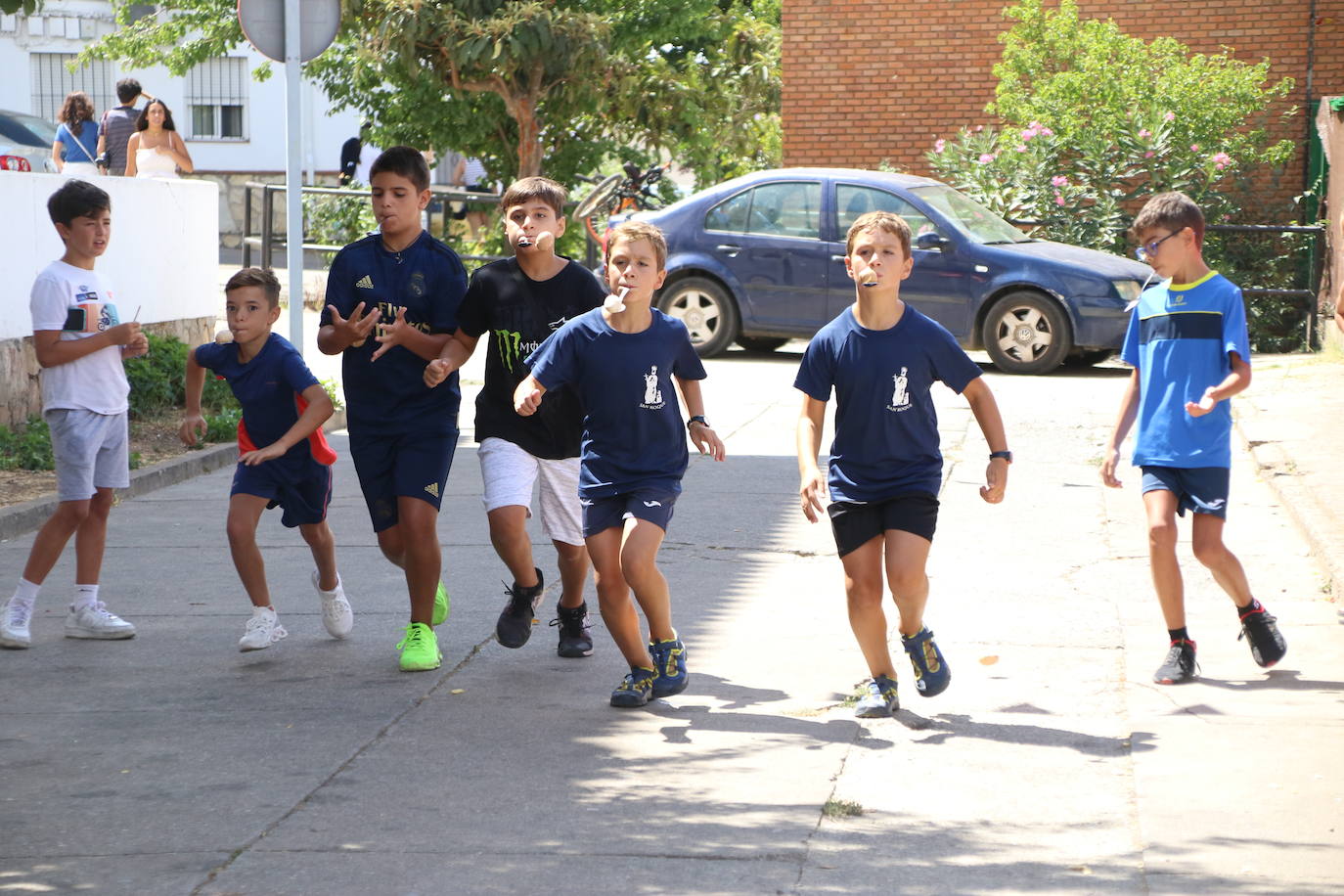 Fotos: La «velá» del barrio de San Roque continúa con la tradicional bendición de animales y los juegos infantiles