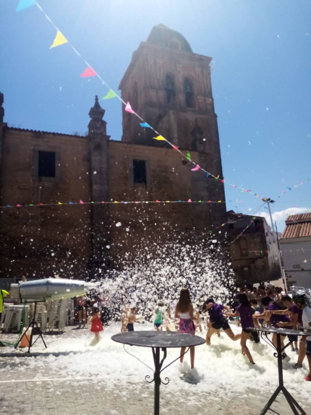 Fotos: El barrio de Santa María continúa este sábado con su tradicional «velá»