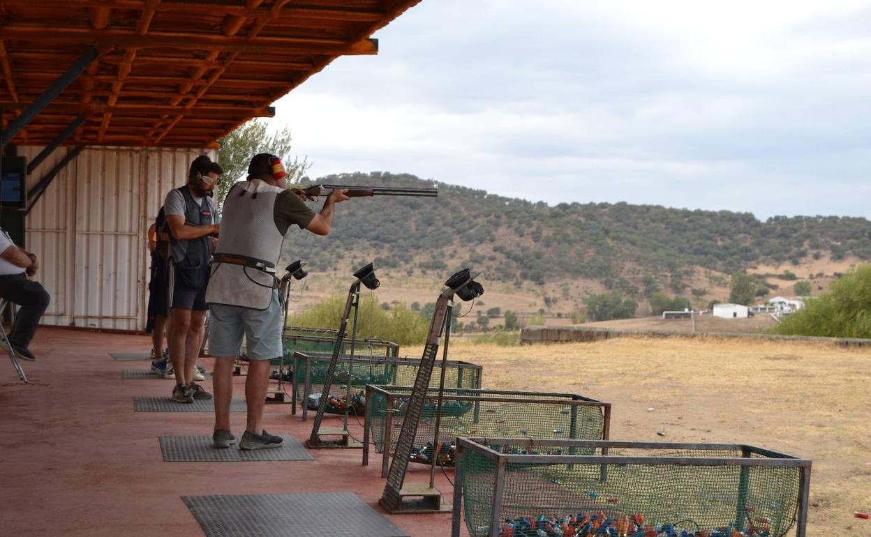 80 tiradores se dan cita en el Campeonato de España de Foso Universal por categorías