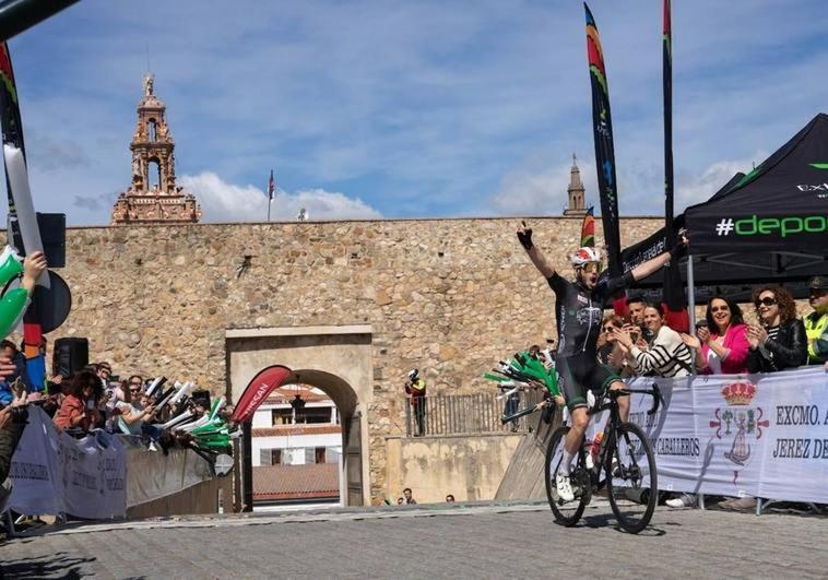 Adrien Maire gana en Jerez y se lleva la Vuelta a Extremadura