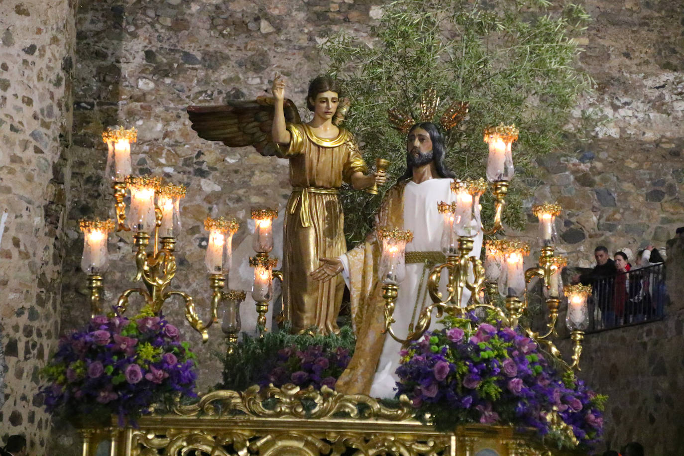 Silencio y recogimiento en la noche del Martes Santo jerezano al paso de Jesús Orando en el Huerto