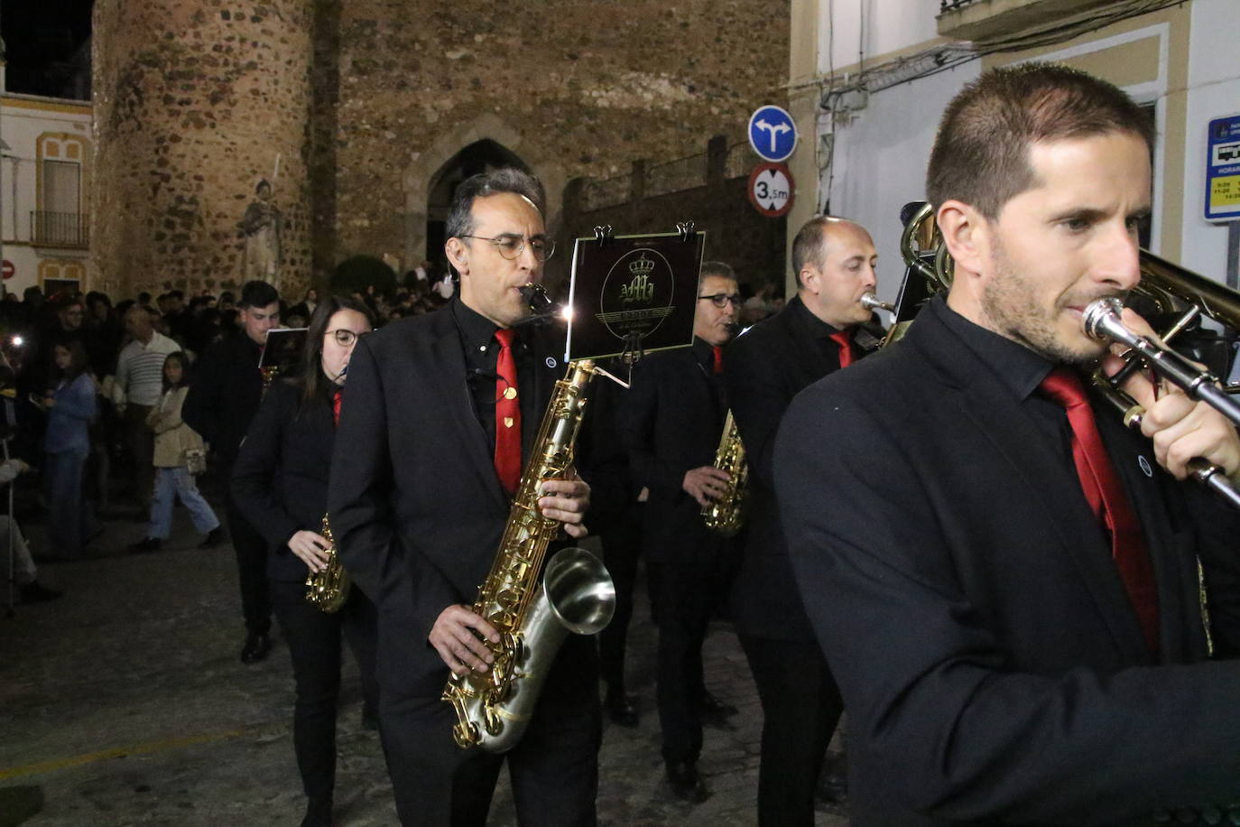Silencio y recogimiento en la noche del Martes Santo jerezano al paso de Jesús Orando en el Huerto