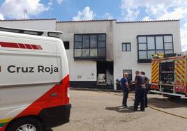 Una mujer sufre una crisis de ansiedad en el incendio de una vivienda en Jerez