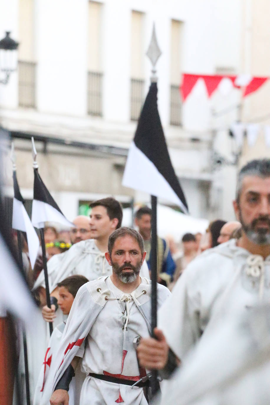 Desfile inaugural del XX Festival Templario de Jerez de los Caballeros, en imágenes