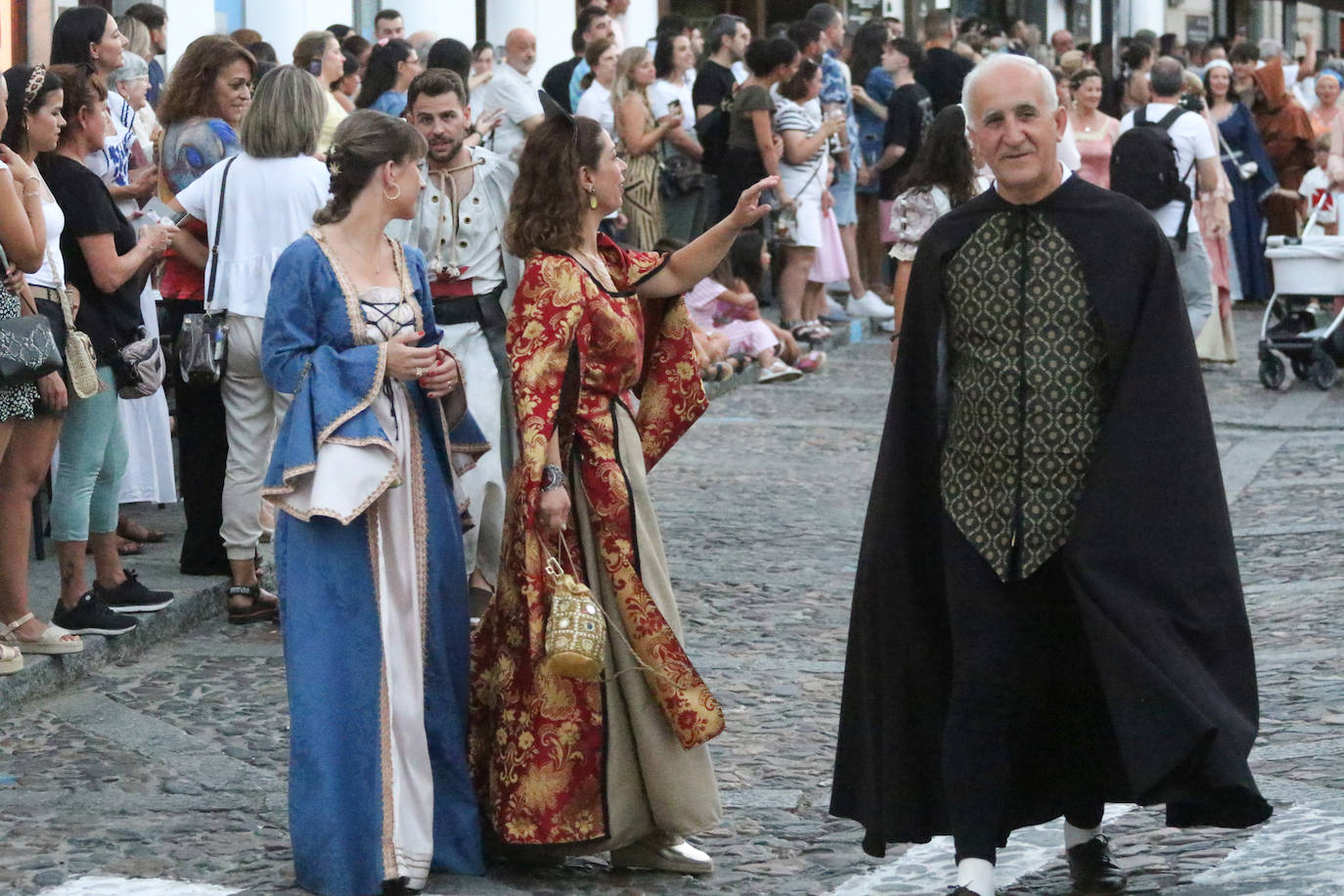 Desfile inaugural del XX Festival Templario de Jerez de los Caballeros, en imágenes