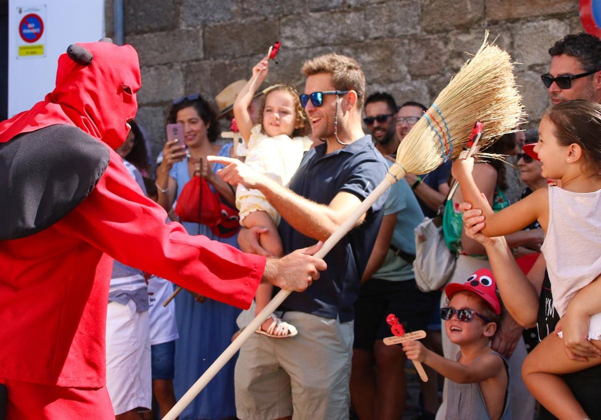 La tradicional 'Salida del diablo', en imágenes