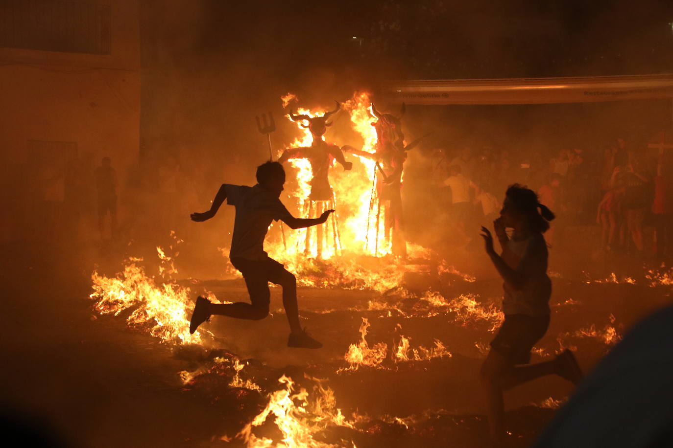 La «Quema del rabo del diablo», en imágenes