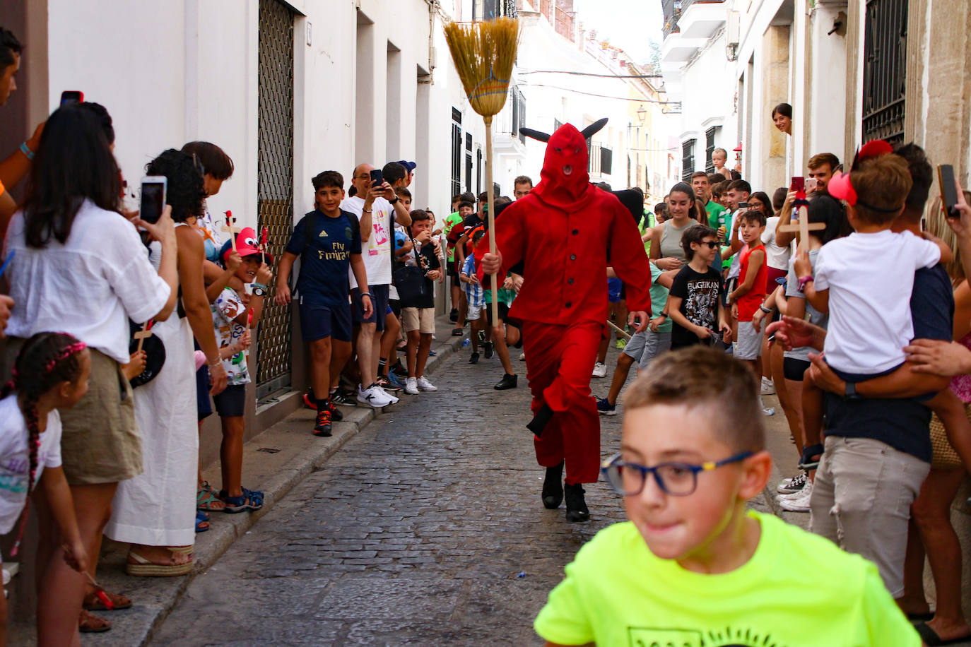 La tradicional &#039;Salida del diablo&#039;, en imágenes