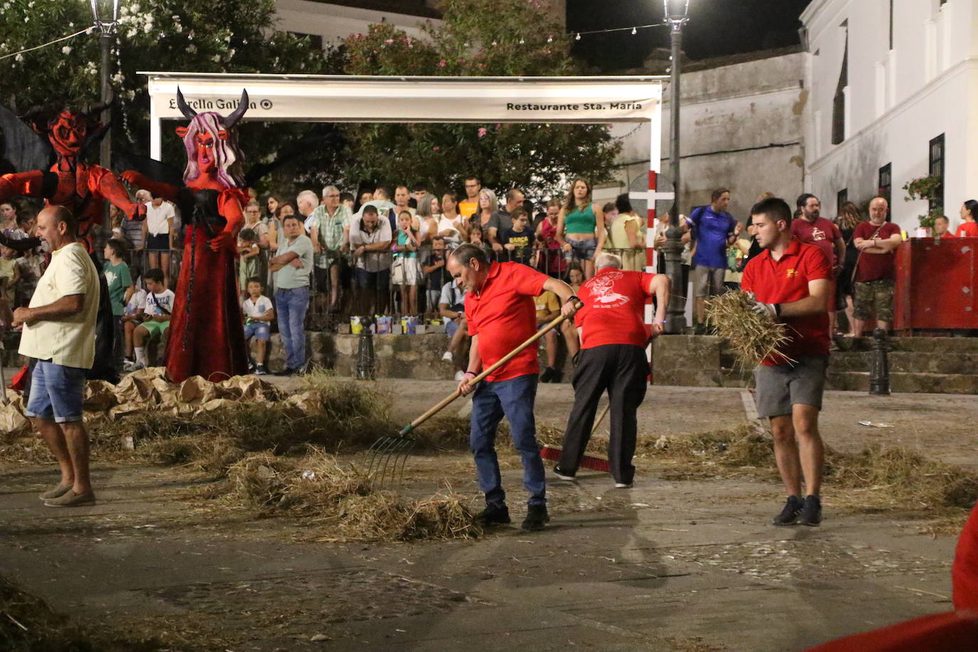 La «Quema del rabo del diablo», en imágenes