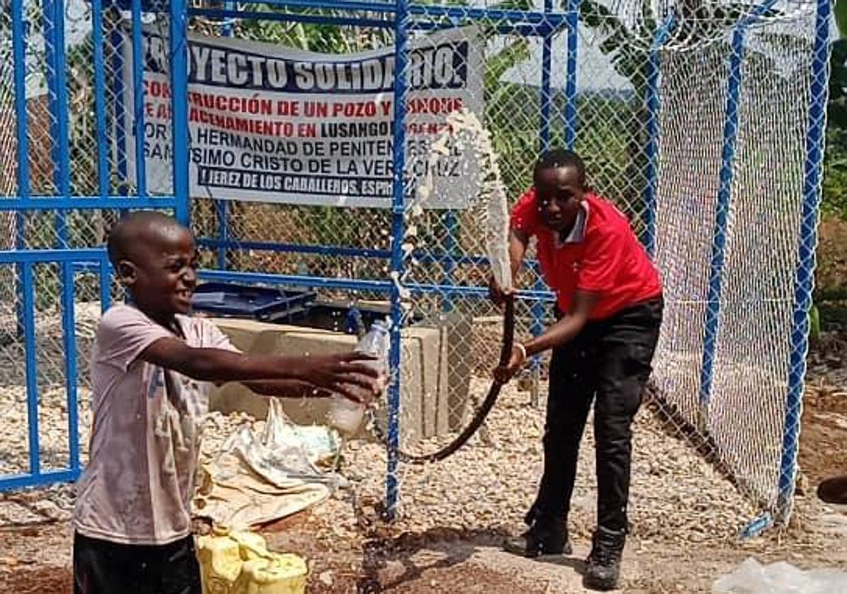 La Hermandad de Penitentes afronta la última fase de su proyecto solidario para construir un pozo en Lusango, Uganda