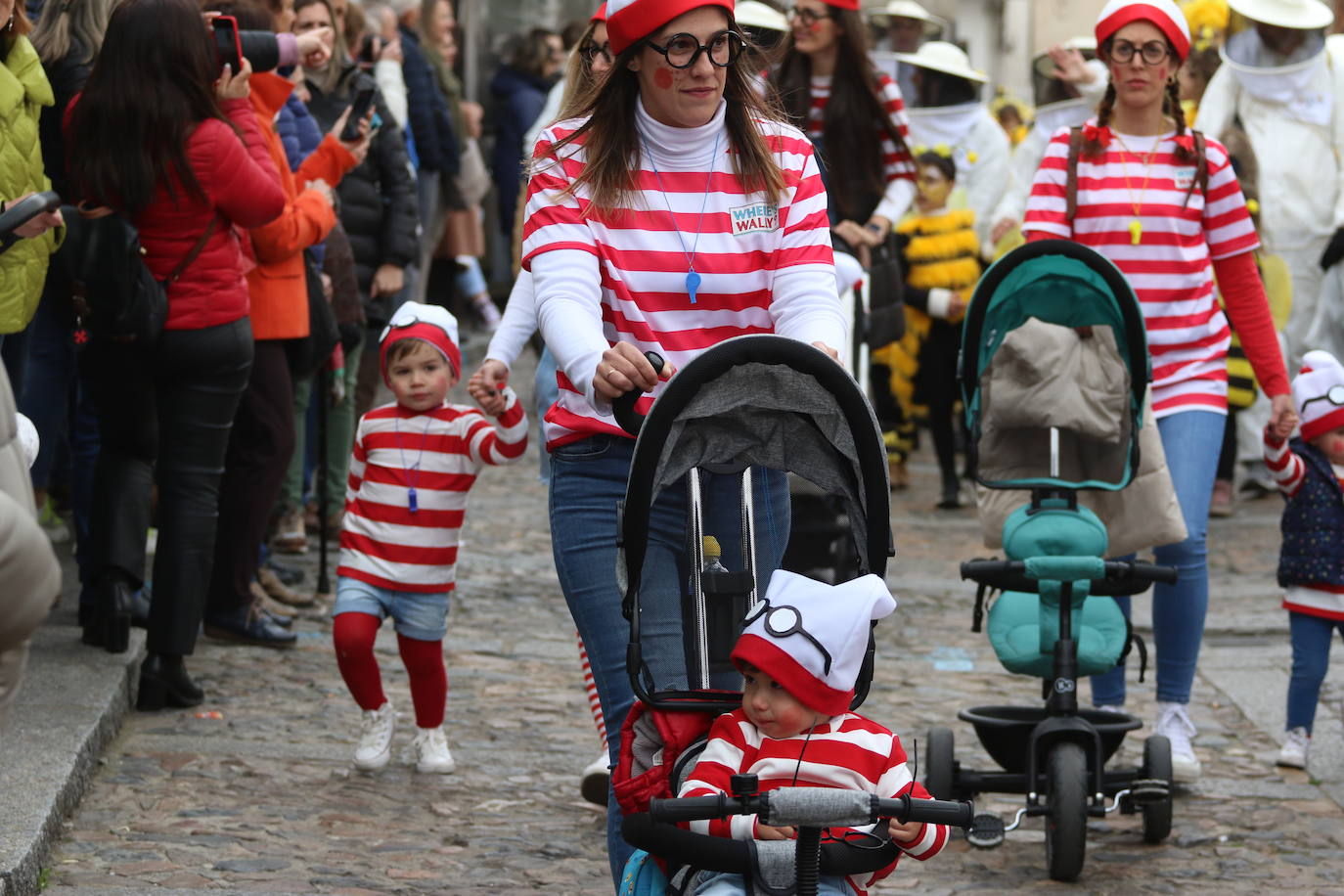 Fotos: Arranca el Carnaval en Jerez de los Caballeros con el desfile de los centros educativos