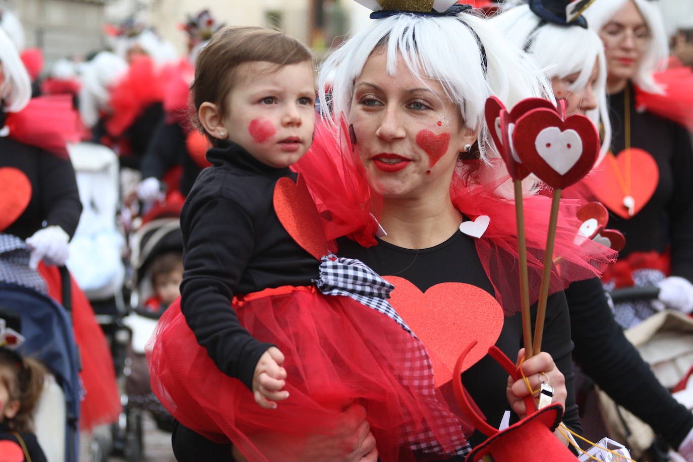 Fotos: Arranca el Carnaval en Jerez de los Caballeros con el desfile de los centros educativos