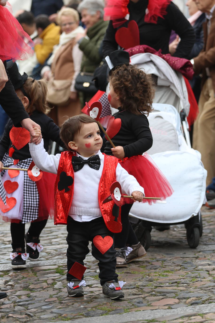 Fotos: Arranca el Carnaval en Jerez de los Caballeros con el desfile de los centros educativos