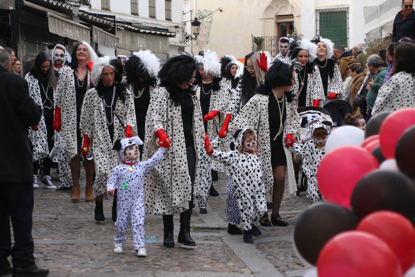 Fotos: Arranca el Carnaval en Jerez de los Caballeros con el desfile de los centros educativos