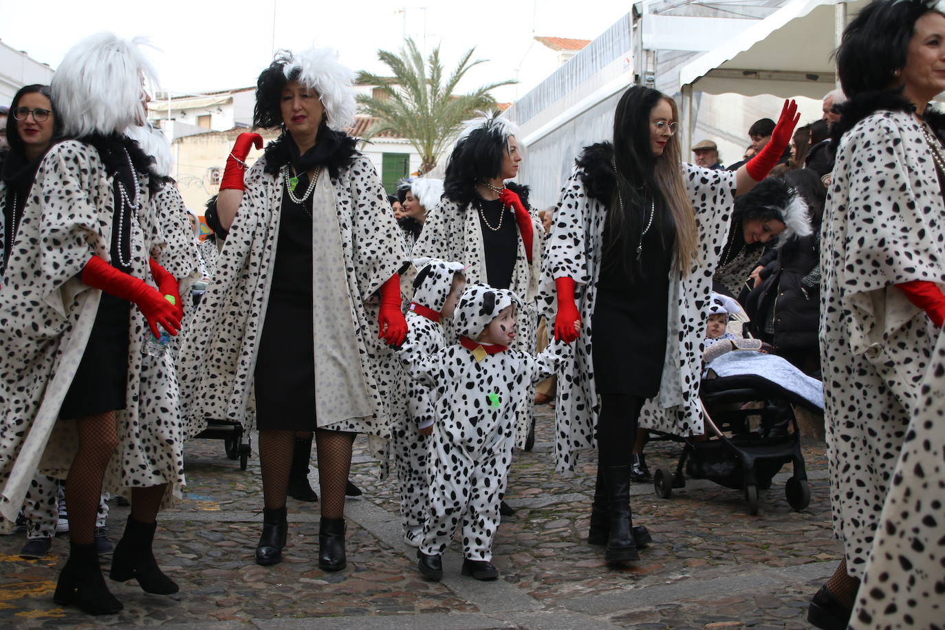 Fotos: Arranca el Carnaval en Jerez de los Caballeros con el desfile de los centros educativos