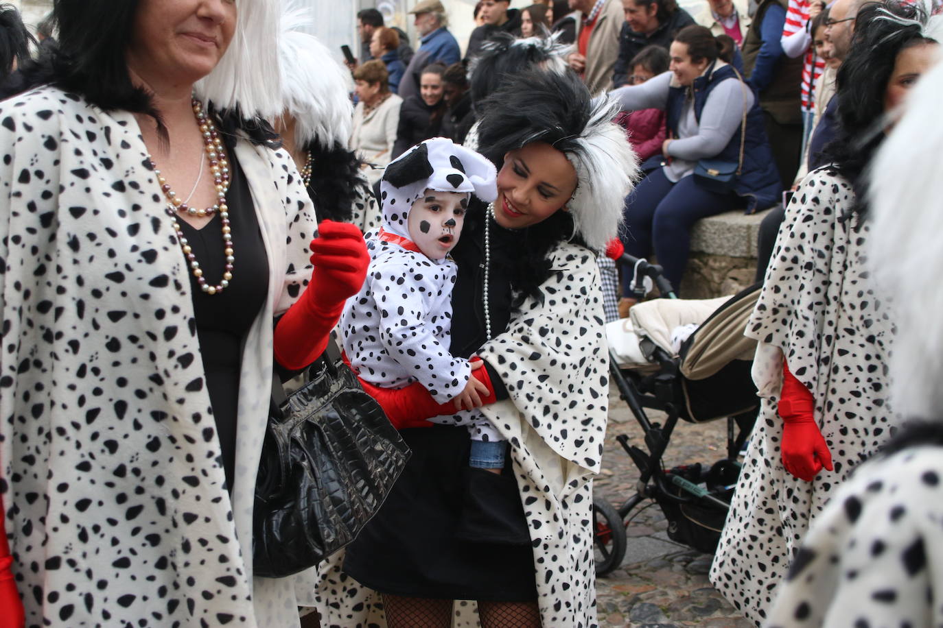 Fotos: Arranca el Carnaval en Jerez de los Caballeros con el desfile de los centros educativos