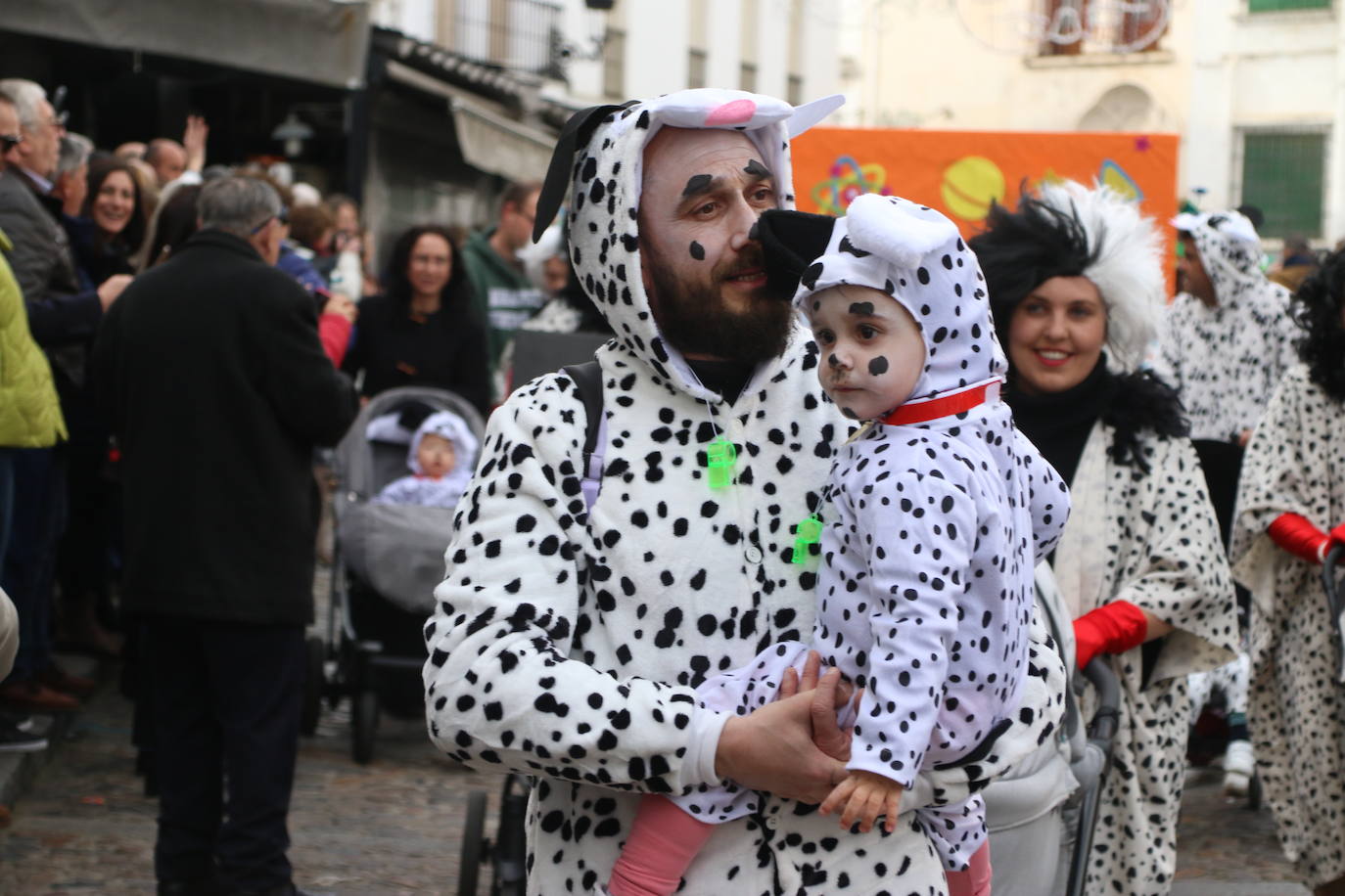 Fotos: Arranca el Carnaval en Jerez de los Caballeros con el desfile de los centros educativos