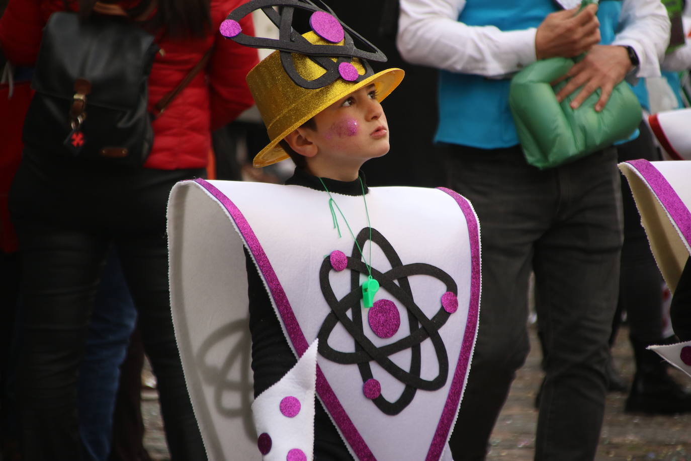 Fotos: Arranca el Carnaval en Jerez de los Caballeros con el desfile de los centros educativos