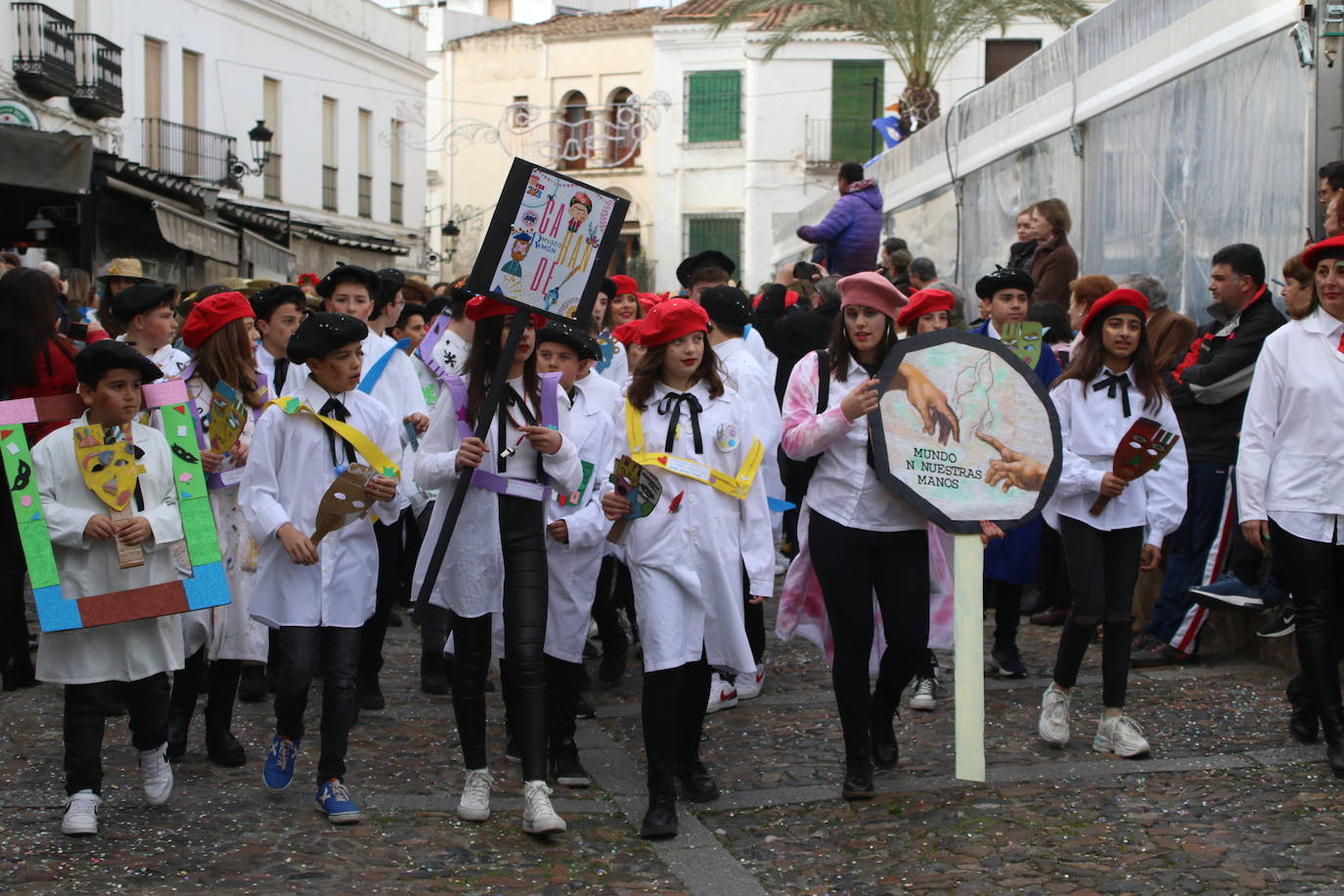 Fotos: Arranca el Carnaval en Jerez de los Caballeros con el desfile de los centros educativos