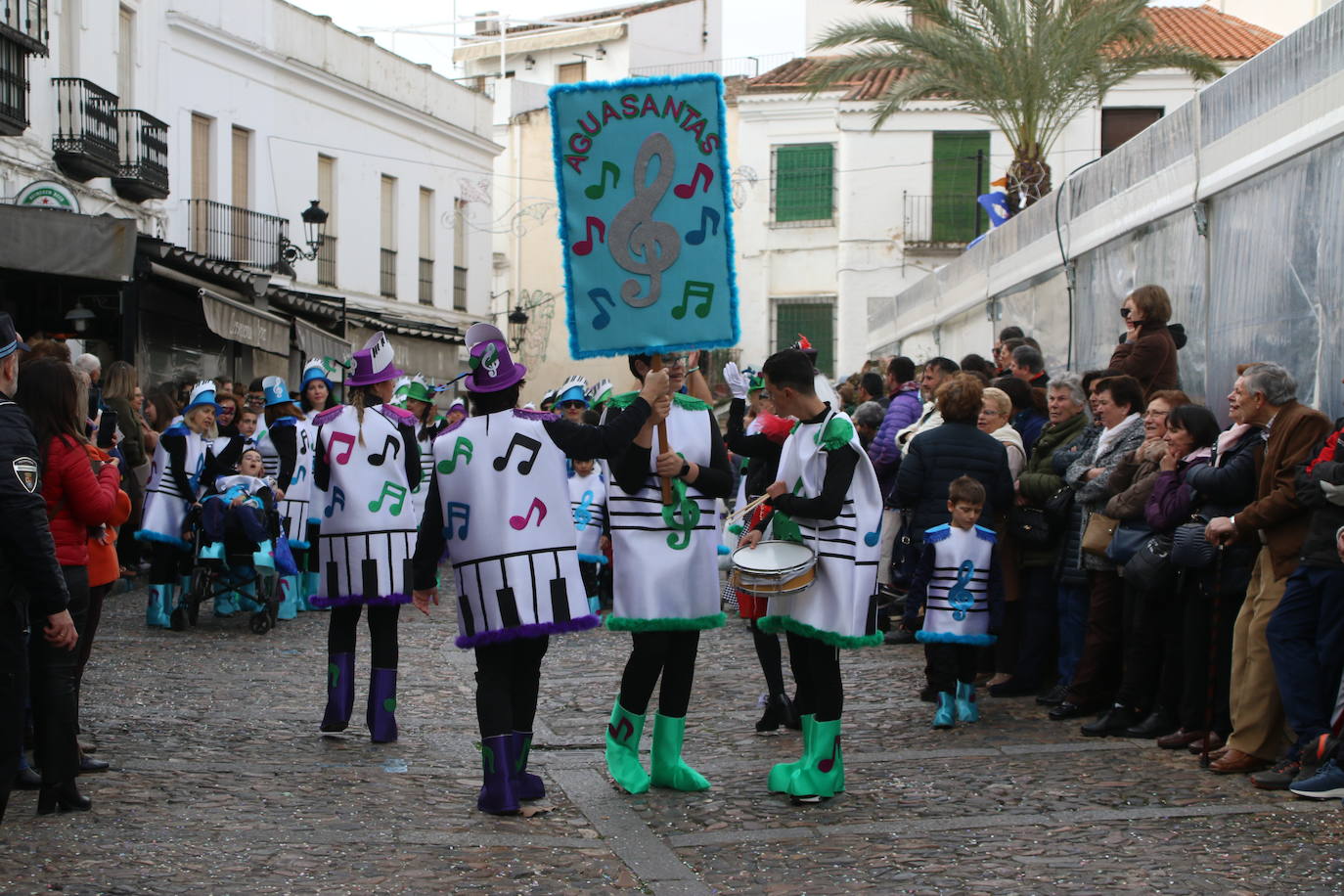 Fotos: Arranca el Carnaval en Jerez de los Caballeros con el desfile de los centros educativos