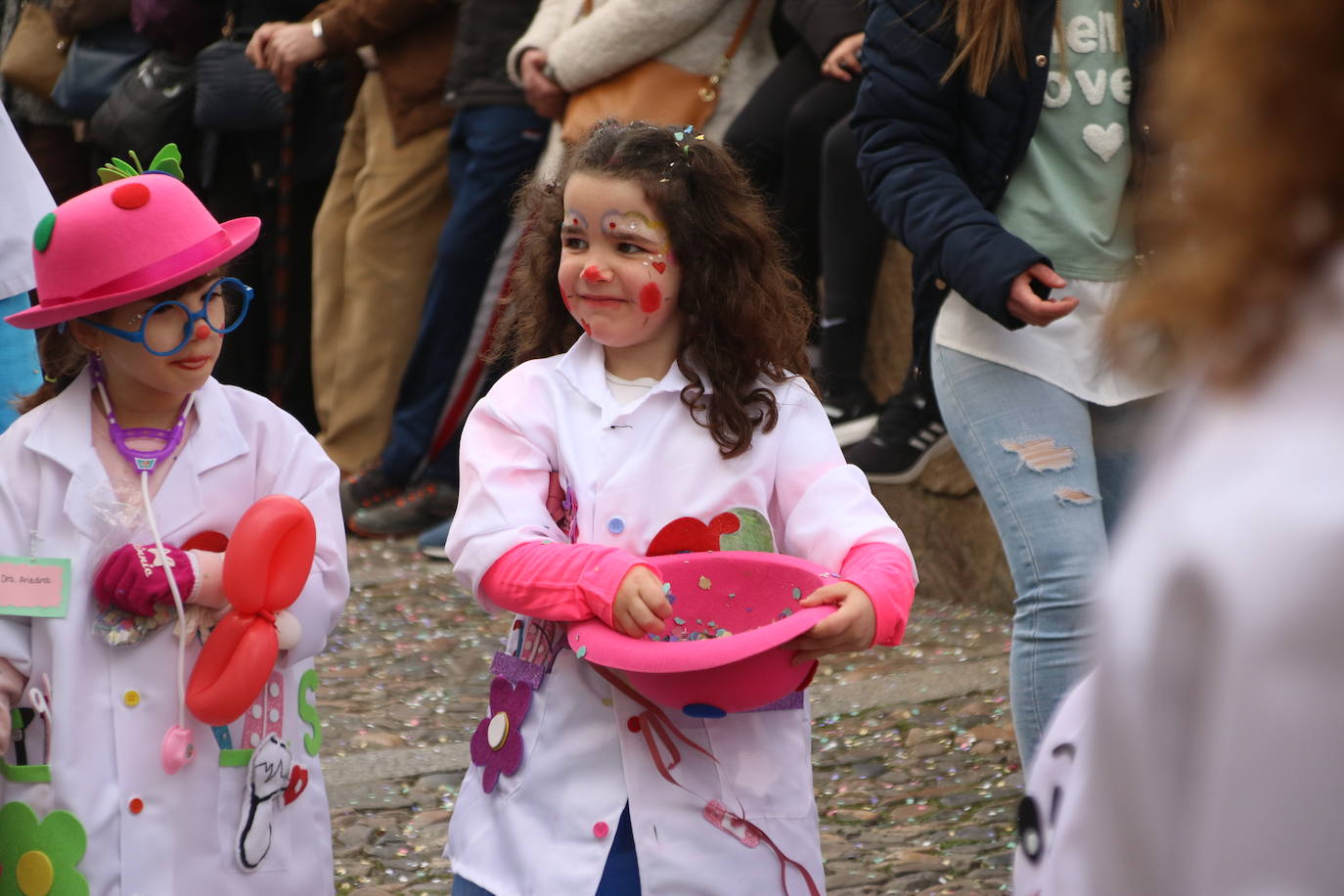 Fotos: Arranca el Carnaval en Jerez de los Caballeros con el desfile de los centros educativos