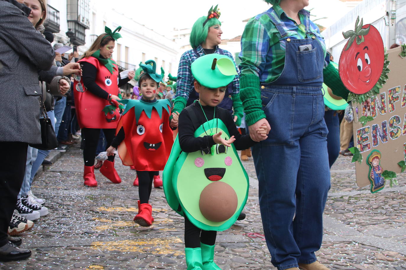 Fotos: Arranca el Carnaval en Jerez de los Caballeros con el desfile de los centros educativos