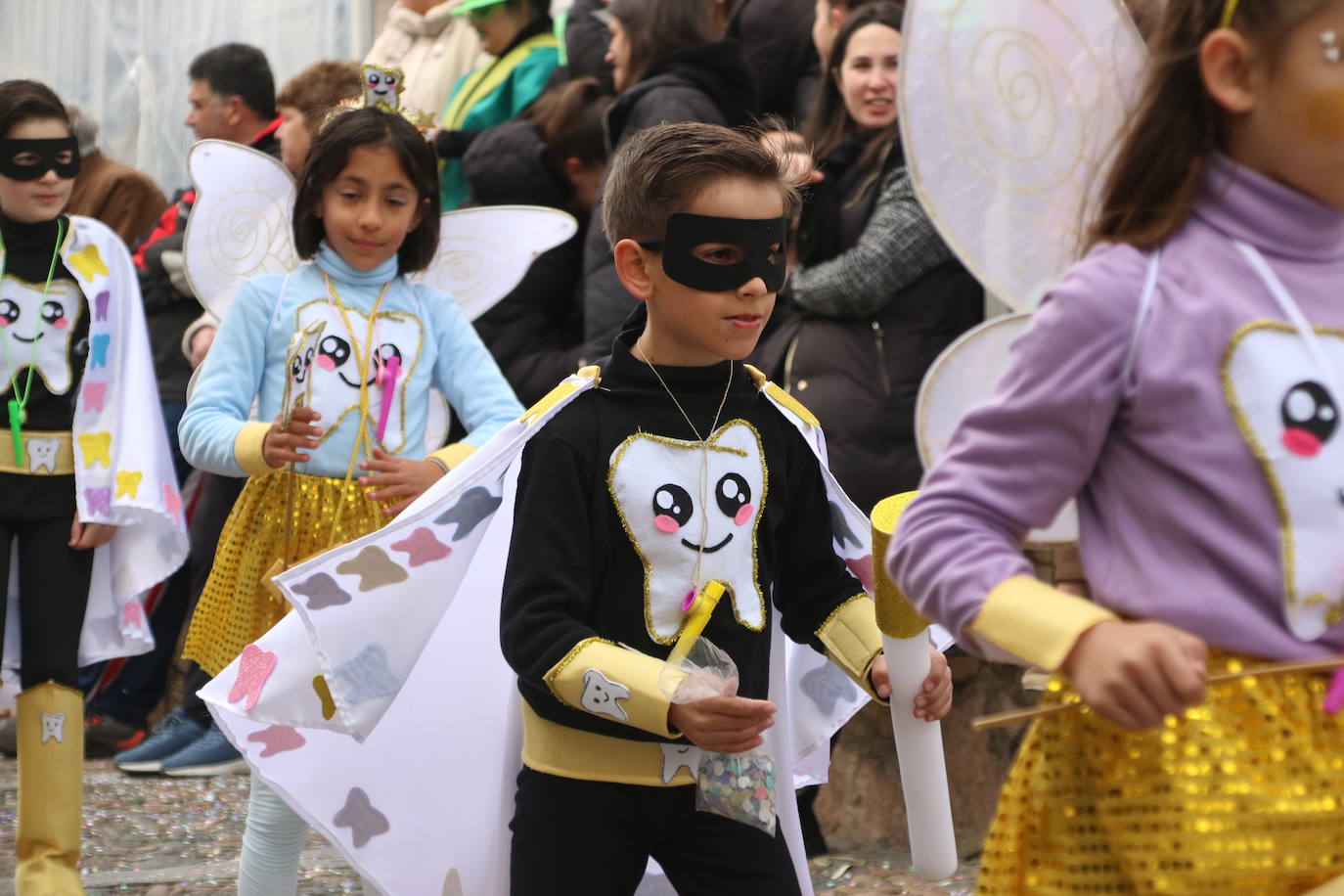 Fotos: Arranca el Carnaval en Jerez de los Caballeros con el desfile de los centros educativos