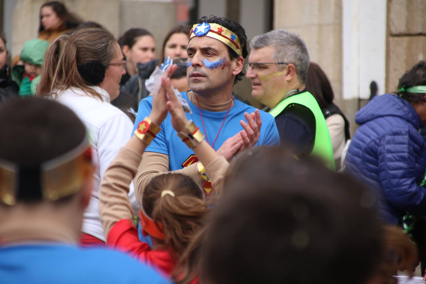 Fotos: Arranca el Carnaval en Jerez de los Caballeros con el desfile de los centros educativos