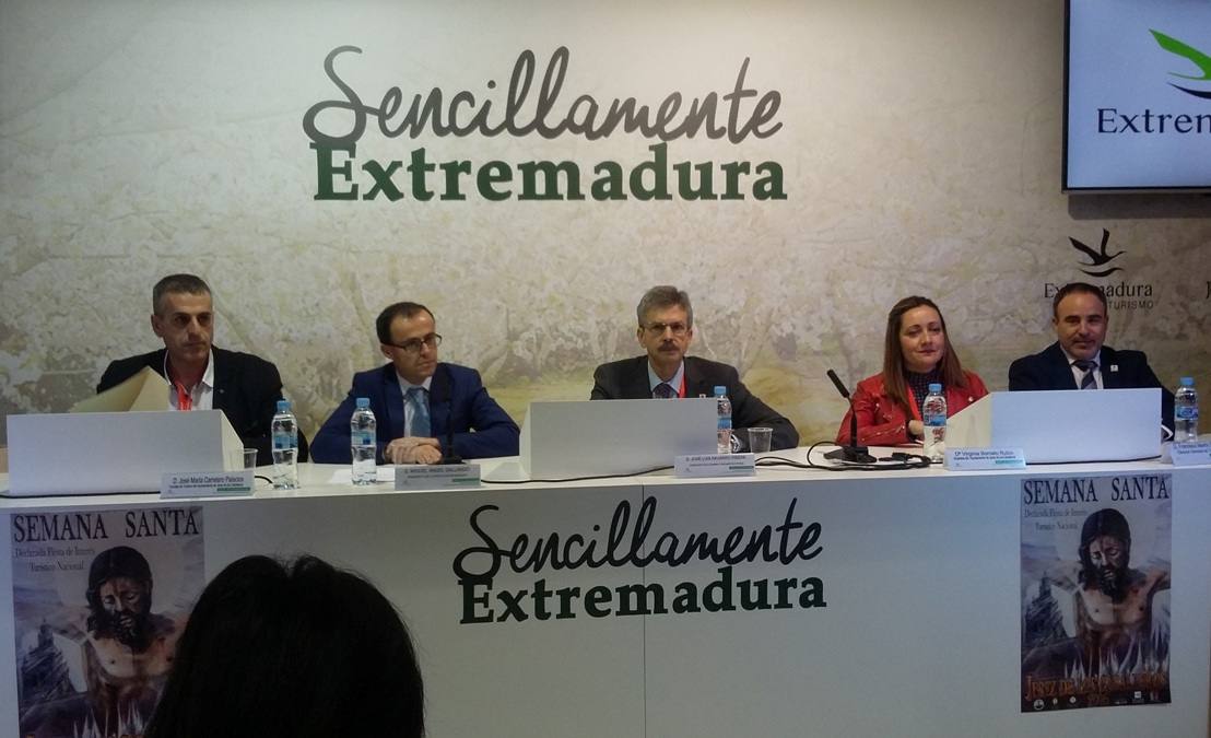 Autoridades ayer en la presentación de la oferta turística de Jerez de los Caballeros en FITUR. Diputación de Badajoz