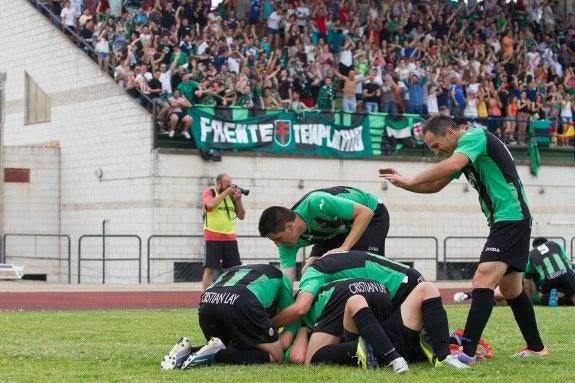 Los verdinegros siguen invatibles en su feudo.