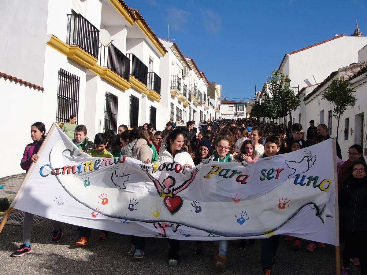 Alumnos y alumnas recorriendo las calles de Jerez durante la marcha.Genaro González.
