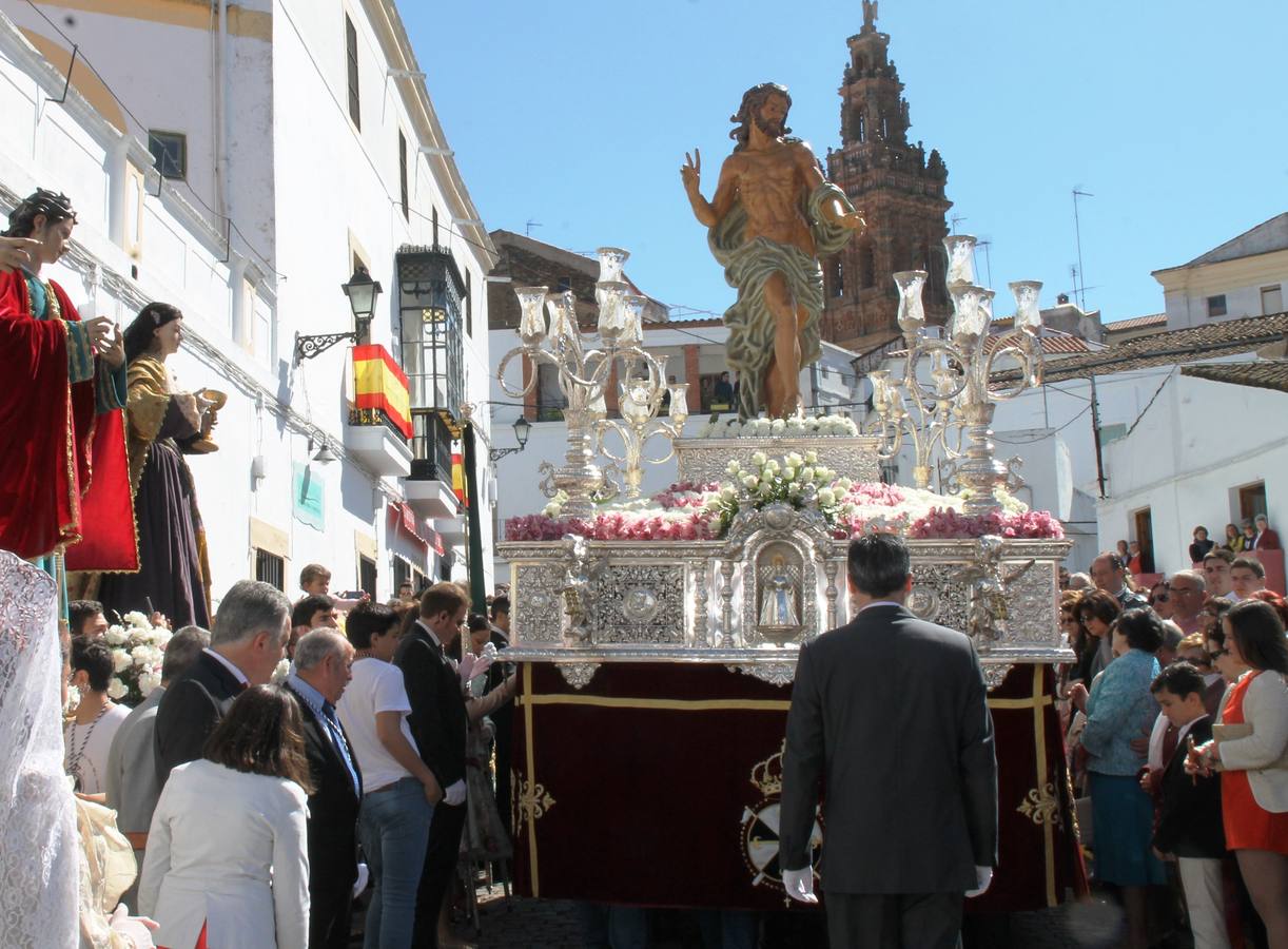 Paso de 'Cristo Resucitado' el Domingo de Resurrección en Jerez de los Caballeros.