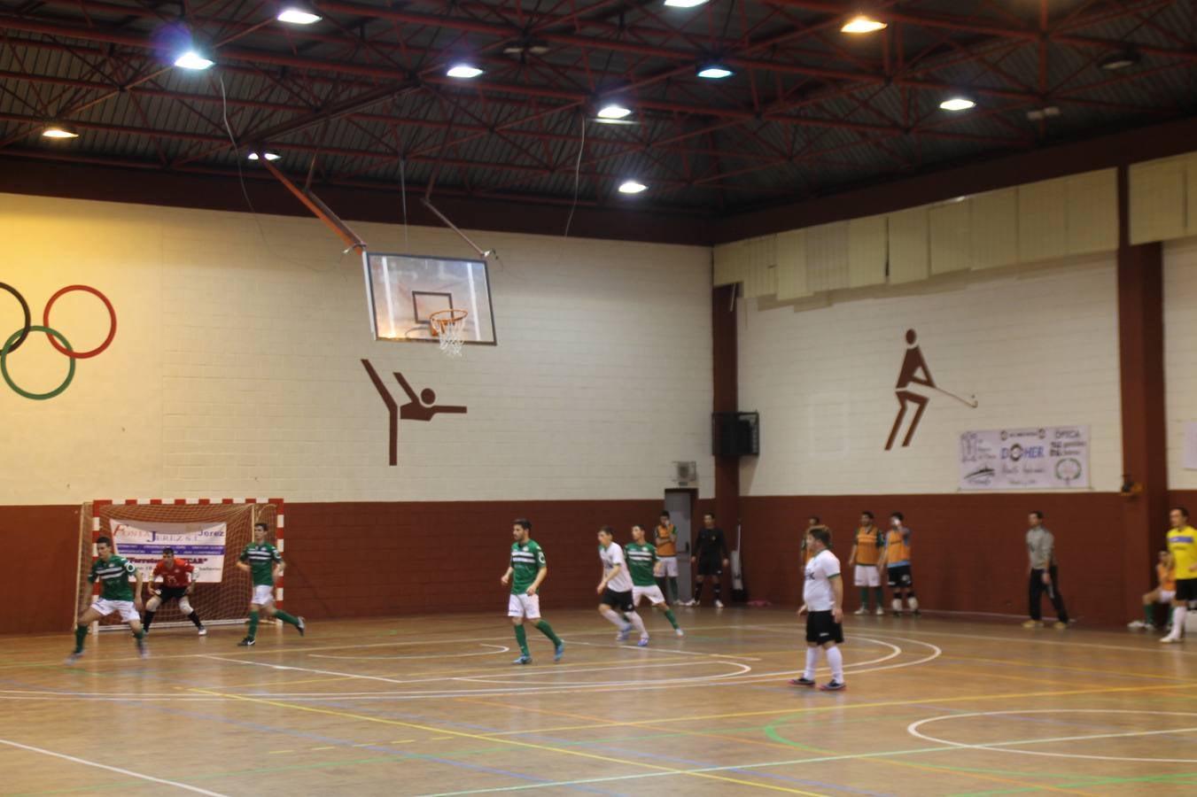 El conjunto jerezano aguantó bien la presión del rival en los minutos finales del partido.
