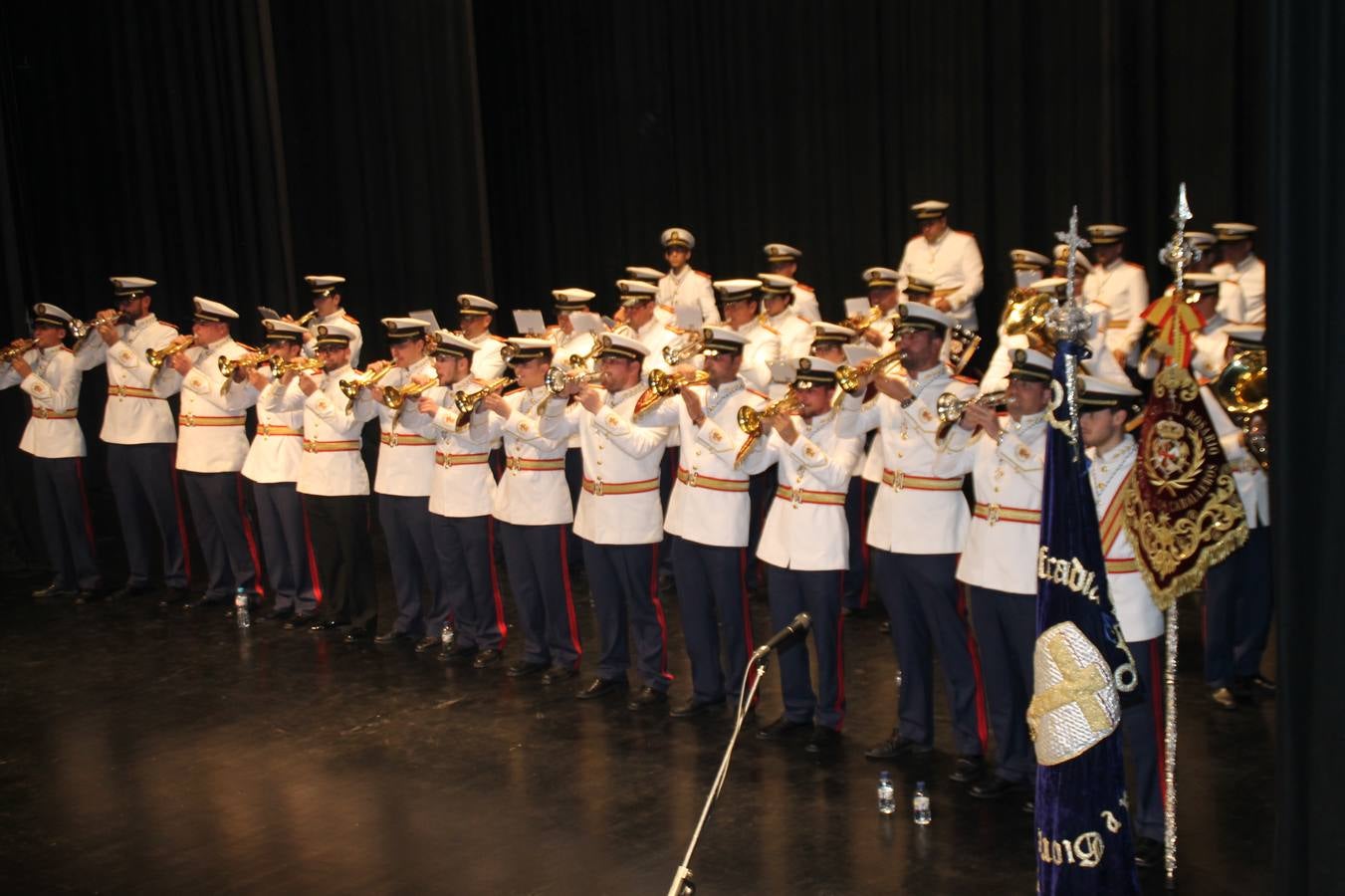 La Banda de Cornetas y Tambores 'Nuestra Señora del Rosario' ha inagurado el certamen.