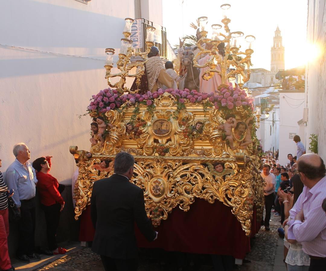 Paso de 'La Borriquita' en la subida por la Ladera del Correo el Domingo de Ramos.