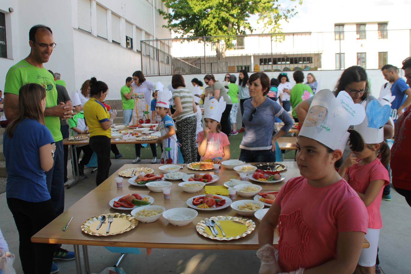 Escolares del Colegio 'El Rodeo' ayer en la actividad final de proyecto, preparados para cocina.
